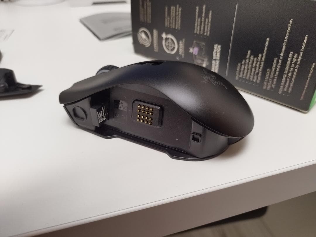 Razer Naga Pro ワイヤレス ゲーミングマウス Razer Naga Pro ワイヤレス ゲーミングマウス