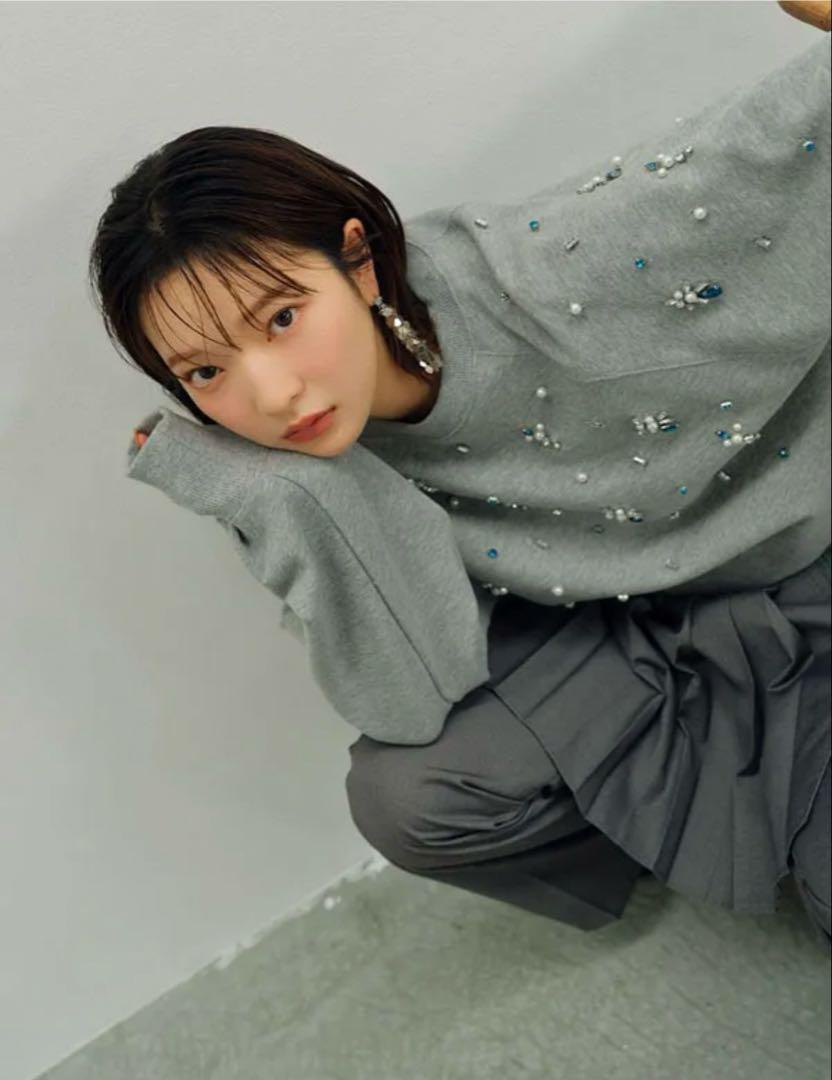 LILY BROWN ビジュー付き　スウェット　トレーナー　グレー