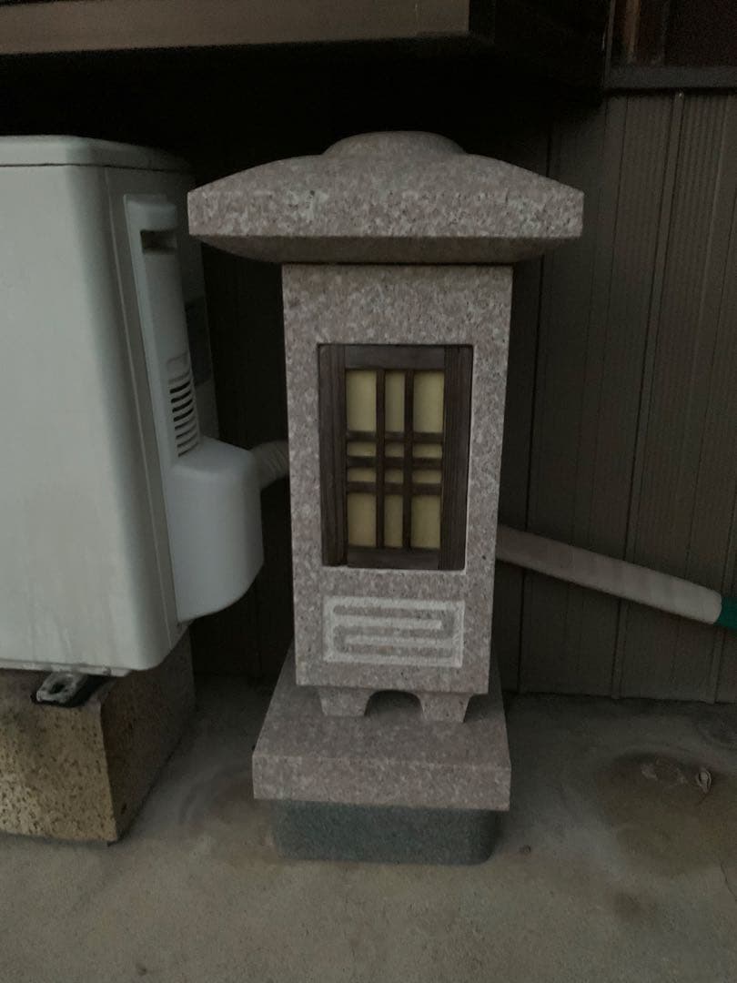 和風石製燈籠 高さ約70cm グレー目立った傷や汚れなし