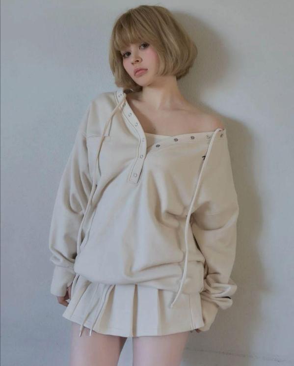 ANDMARY クリーム色 スウェット Fコードです
