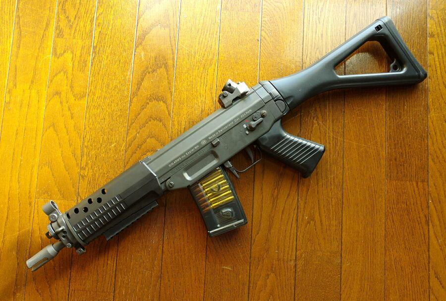 東京マルイ SIG552 220連射マガジンに変更バッテリー充電器付きフルセット