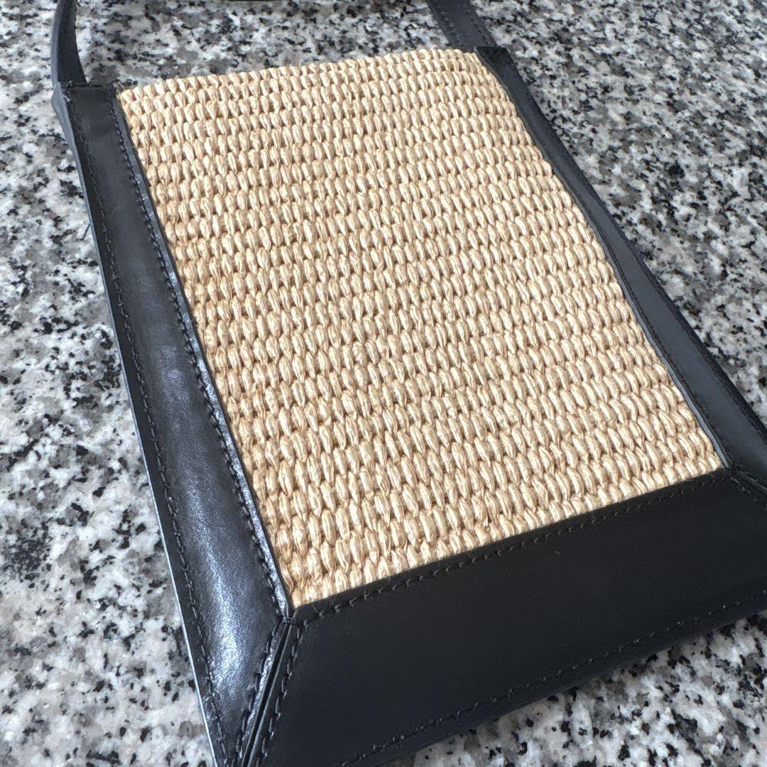 MARNIマルニ フォンケース スマホショルダー 黒レザー