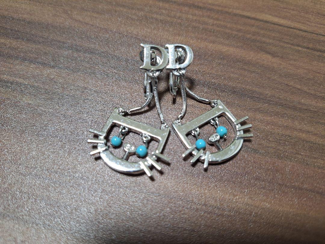 Dior 猫の顔型シルバーイヤリング