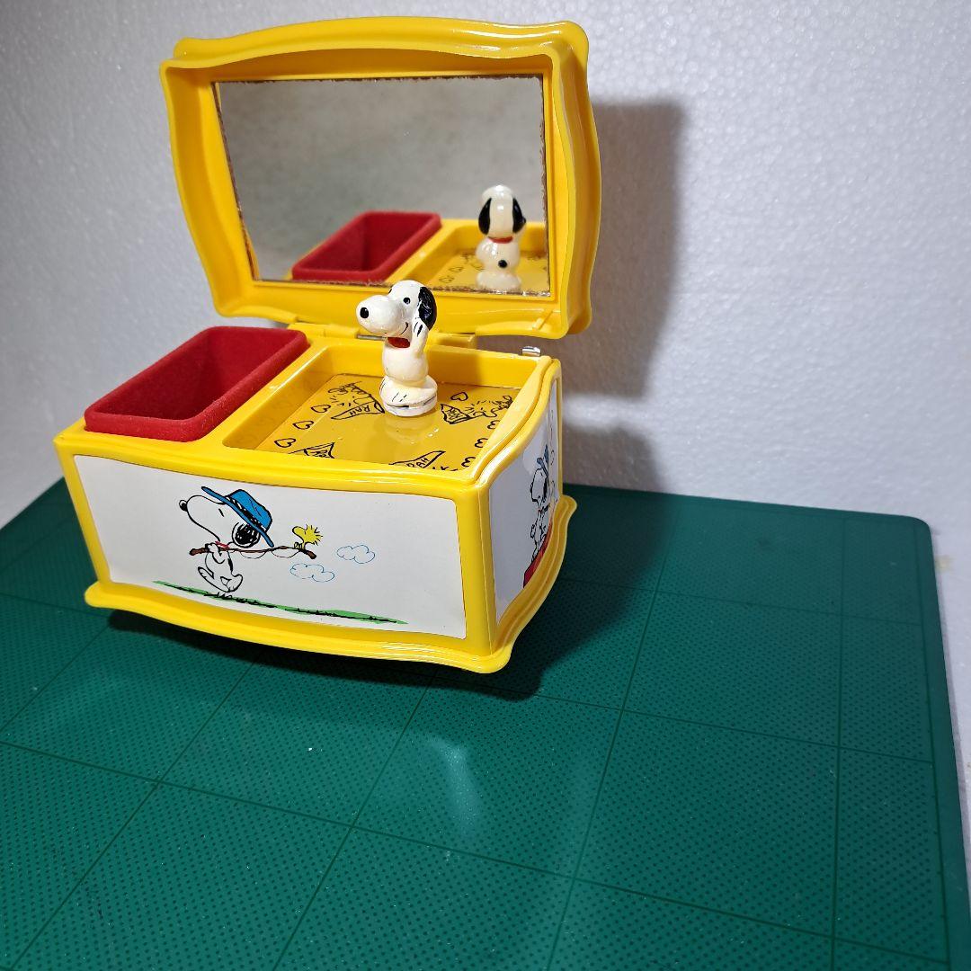 ハローキティ キティちゃん オルゴール 陶器製 回転 ZARD 揺れる