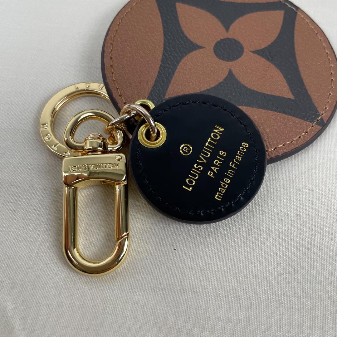 新品未使用LOUIS VUITTON レザーキーホルダー 極美品！LOUIS VUITTON レザー キーホルダー - メルカリ
