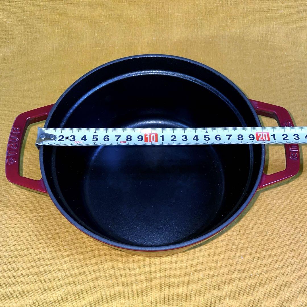 お買い得です‼️ 極美品 ストウブ STAUB 20cm レッド ホーロー 鉄鍋 早い者勝ち‼️ 極美品 STAUB ストウブ 20cm レッド ホーロー 鉄鍋