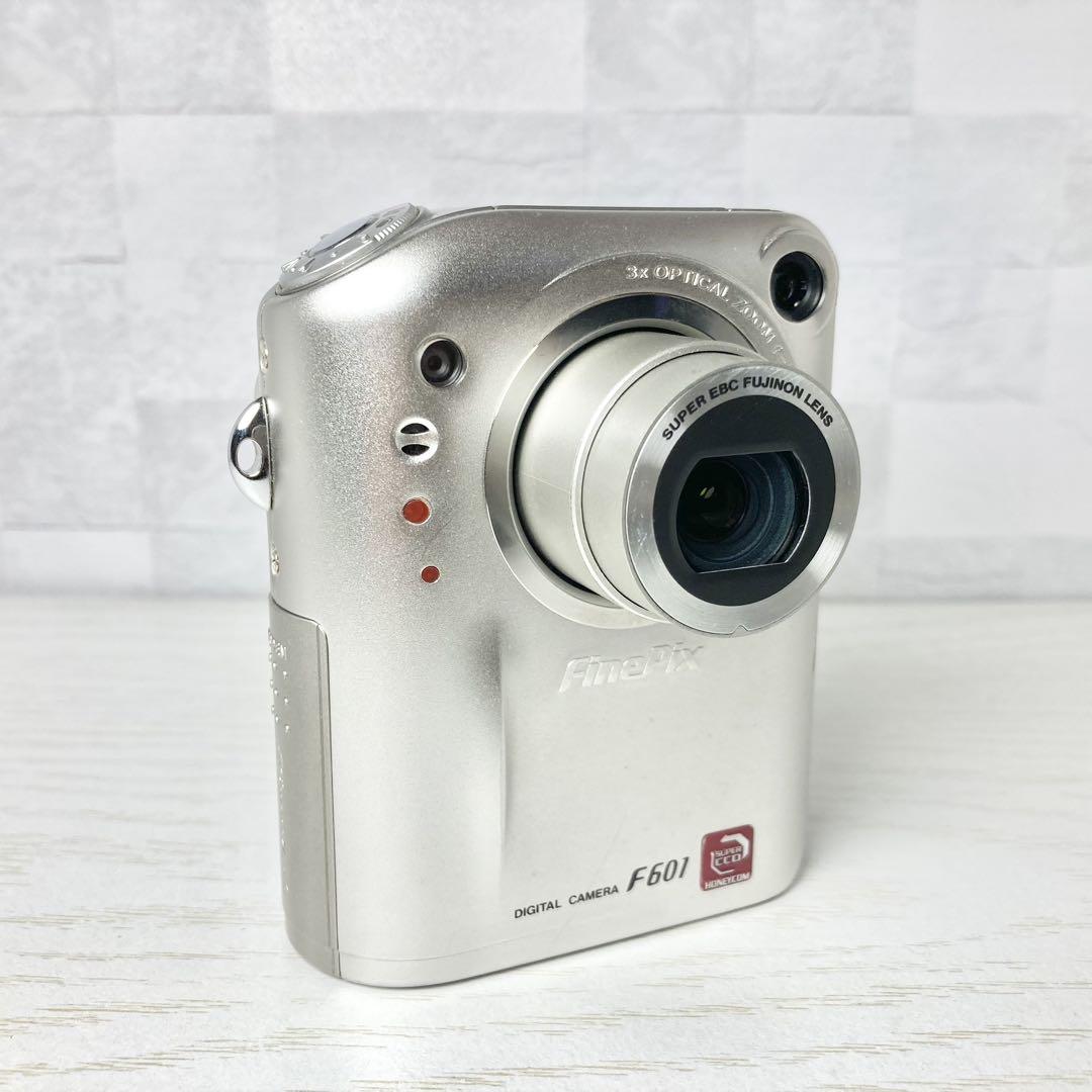 付属品完備【完動品】FUJIFILM FinePix F601 デジタルカメラ Fujifilm Finepix F601 Zoom 3.1 MP Digital Camera . Working