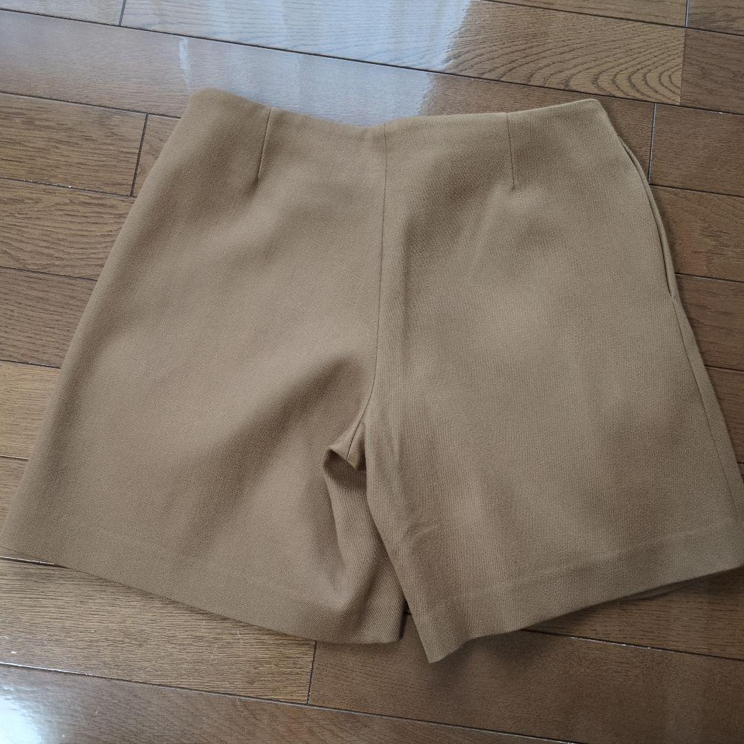  2025年おすすめのアイテム満載 美品】LAUTREAMONT キャメル 38 タック入りショートパンツ パンツ