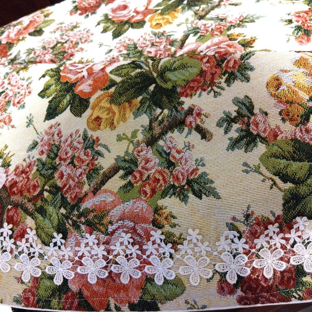 【超美品】　新品、未使用　薔薇の円形テーブルクロス　手洗い可  直径1m48cm