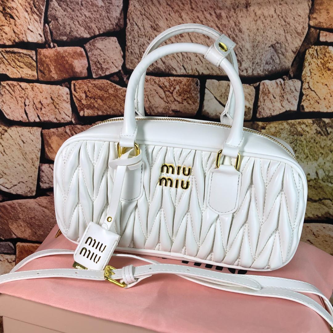 miu miu ホワイト ハンドバッグ