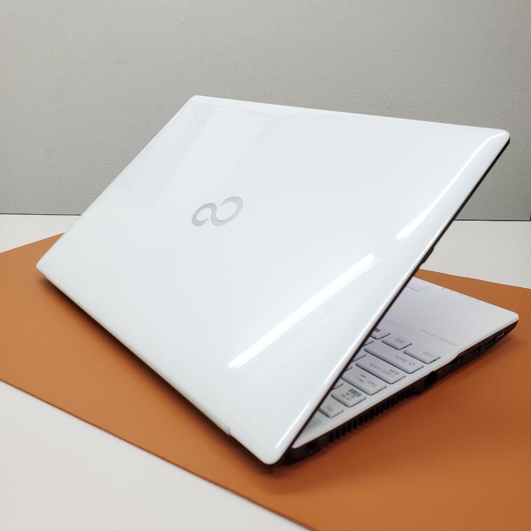 【商品番号1425】富士通　15.6型ノートパソコン　 2022年製