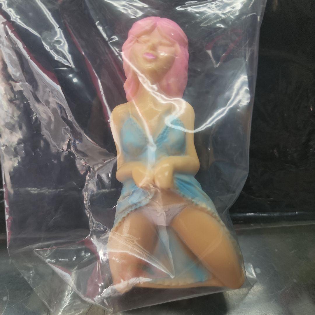 ピンクトイズ女性キャラクター ソフビフィギュア