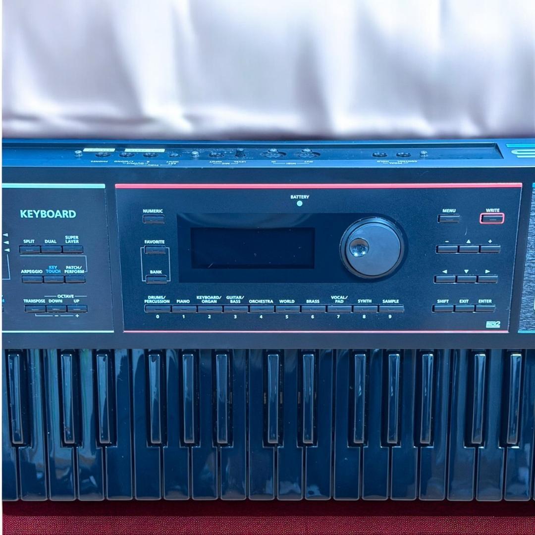 美品 希少限定カラー ローランド JUNO-DS61B 61鍵盤 シンセサイザー 美品 希少限定カラー ローランド JUNO-DS61B 61鍵盤 シンセサイザー