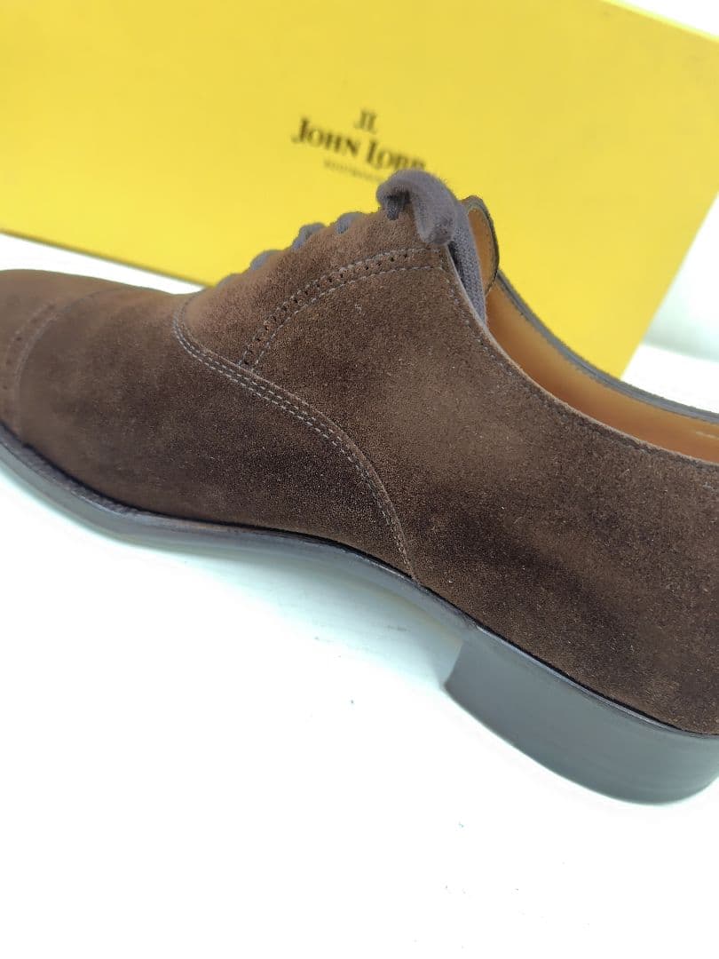 ダークブラウン