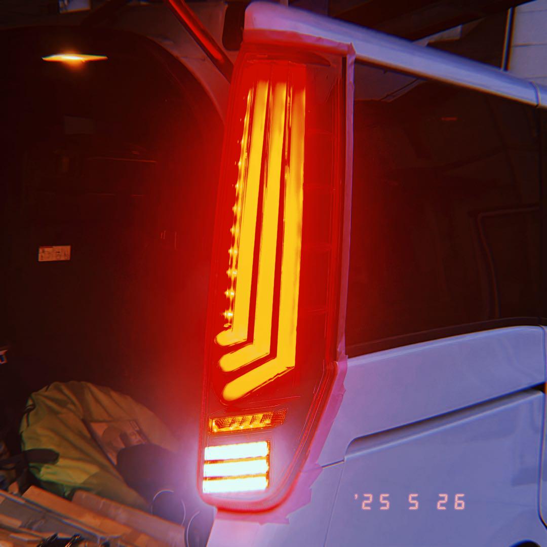 TOM'S(トムス) LEDテールランプ　ノア　ヴォクシー　エスクァイア