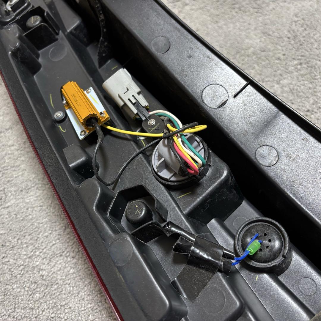 TOM'S(トムス) LEDテールランプ　ノア　ヴォクシー　エスクァイア