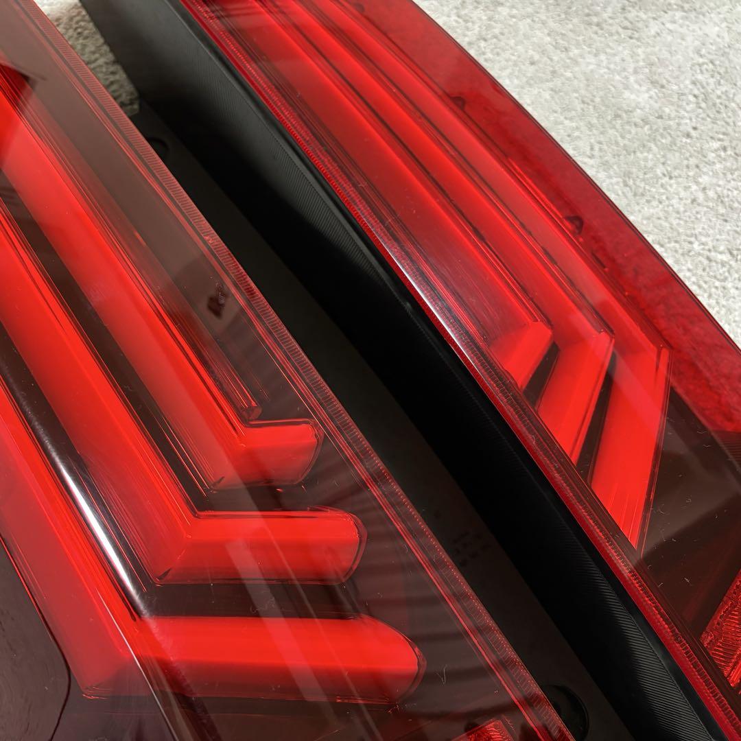 TOM'S(トムス) LEDテールランプ　ノア　ヴォクシー　エスクァイア
