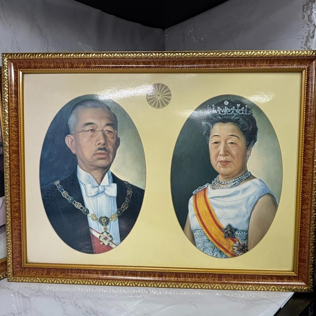 天皇皇后両陛下御肖像額 在位60周年記念　御真影　額入り　昭和天皇　家族集合写真 天皇皇后両陛下御肖像額 在位60周年記念 御真影 額入り 昭和天皇