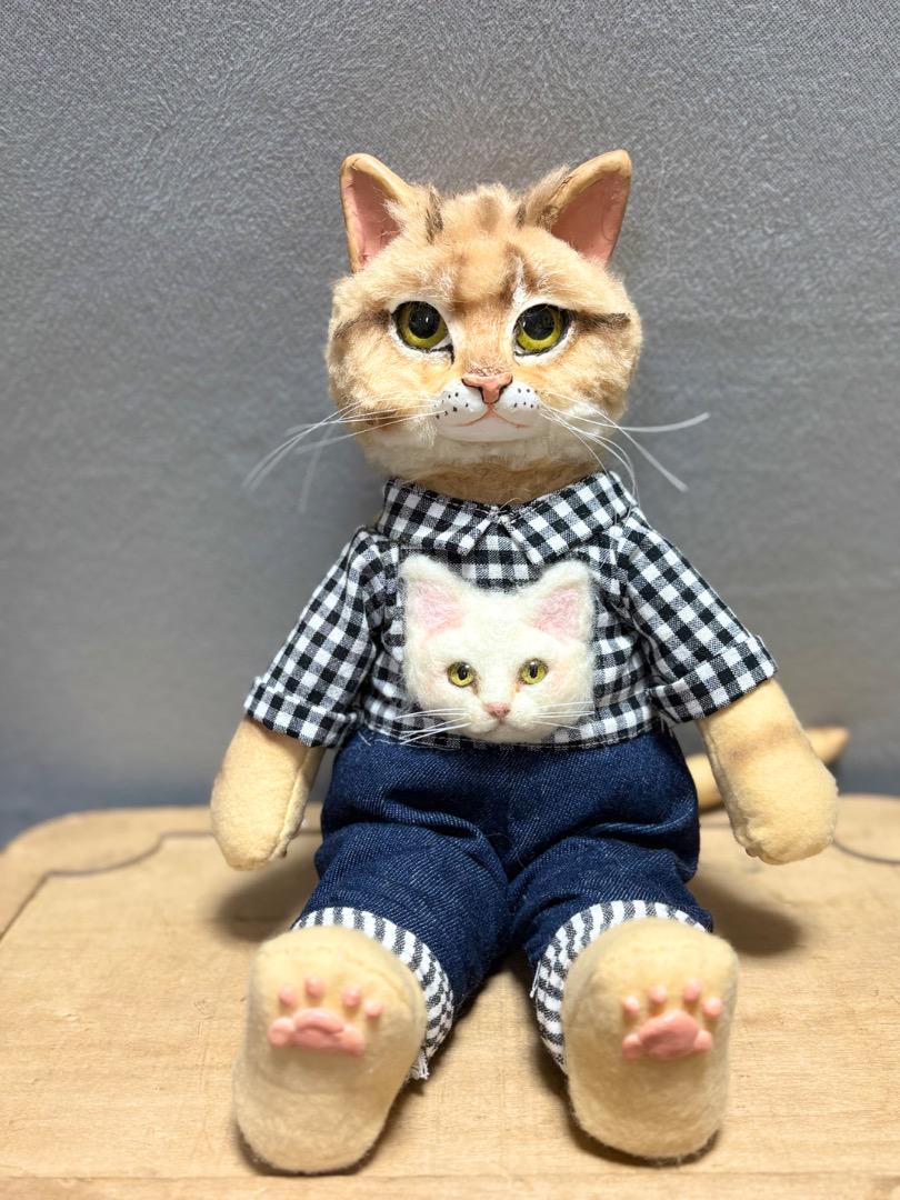 チェックシャツ茶トラ猫のアートドール　【ハンドメイド】猫　ぬいぐるみ