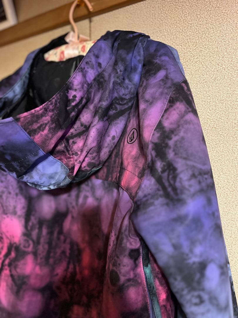 VOLCOM スノーボードウェア フード付き マルチカラー VOLCOM スノーボードウェア フード付き マルチカラー