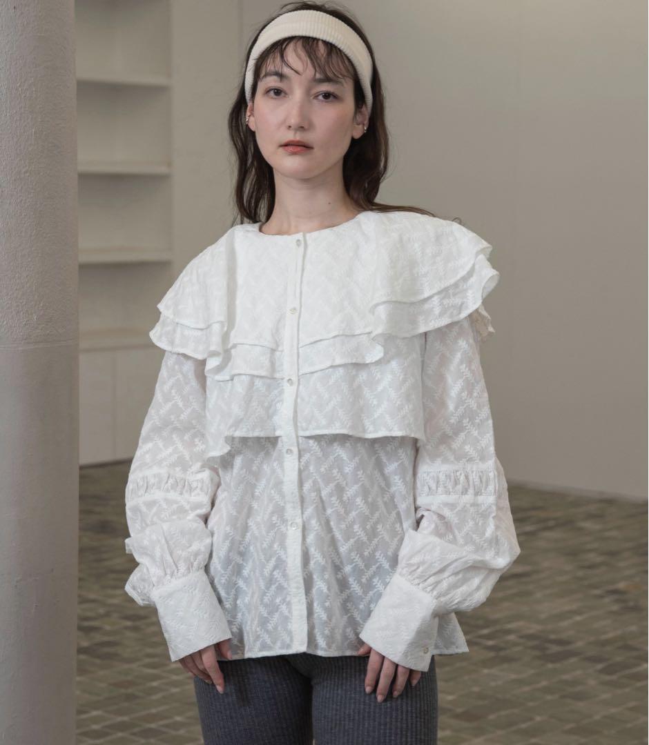 lawgy embroidery big collar blouse ♡