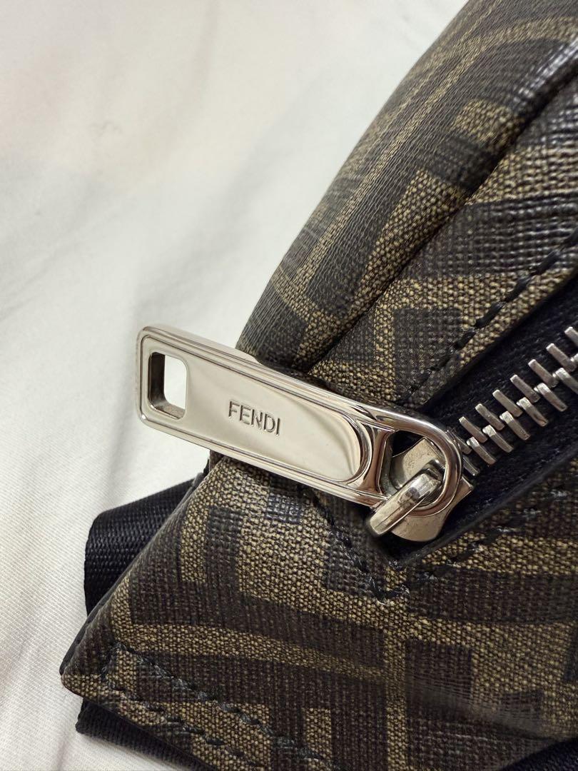 FENDI FFロゴ ボディバッグ