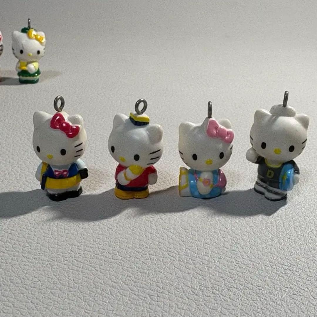 ハローキティHELLO KITTY チャーム　マスコット　11個セット