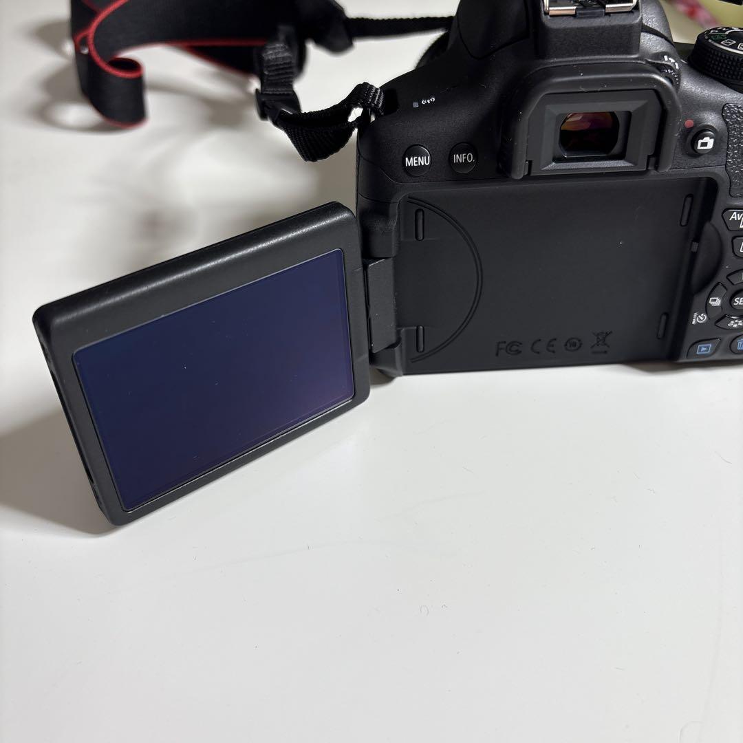 Canon EOS Kiss X8i 本体とレンズ2本