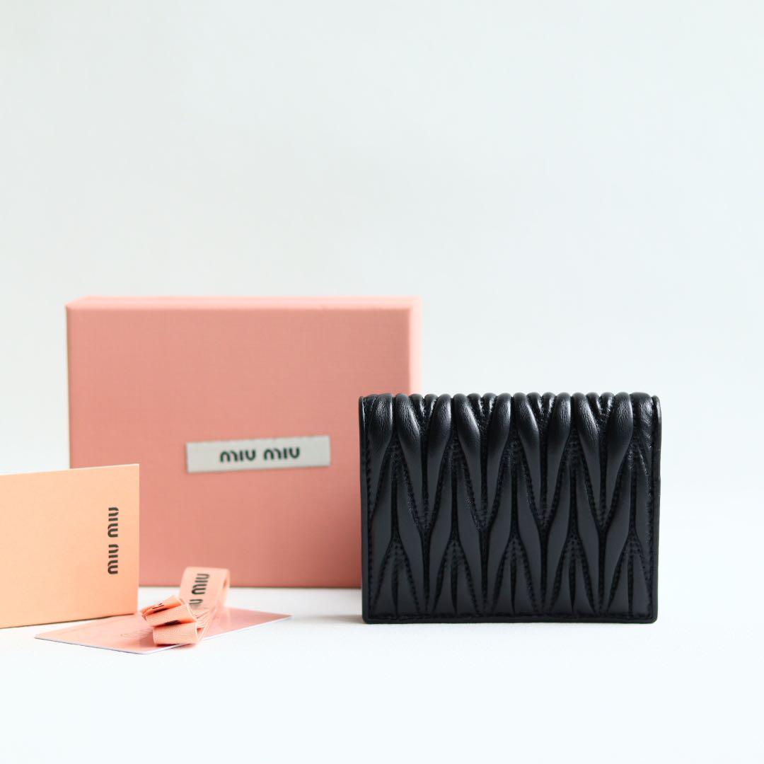 新品 miu miu 黒 マテラッセ 二つ折り財布 5MV204 - メルカリ