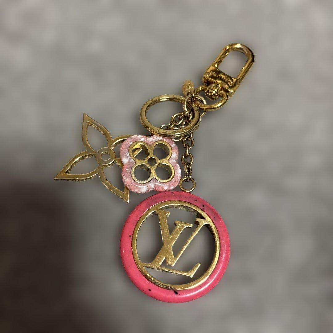 Louis Vuitton ピンクチャームキーホルダー