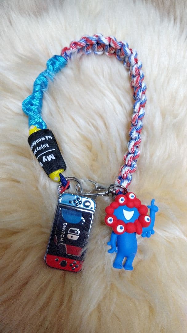 ミャクミャク　ニンテンドースイッチ風　ストラップ　赤青白