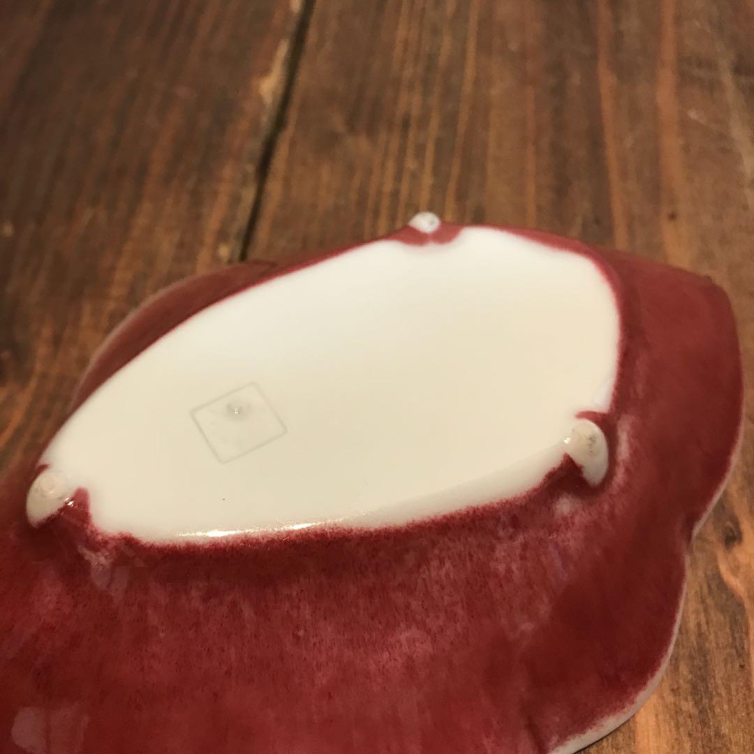 美品　焼物　陶芸　盛り皿　蟹　飾り皿　三点脚付き　立体的な蟹が印象的な　鉢