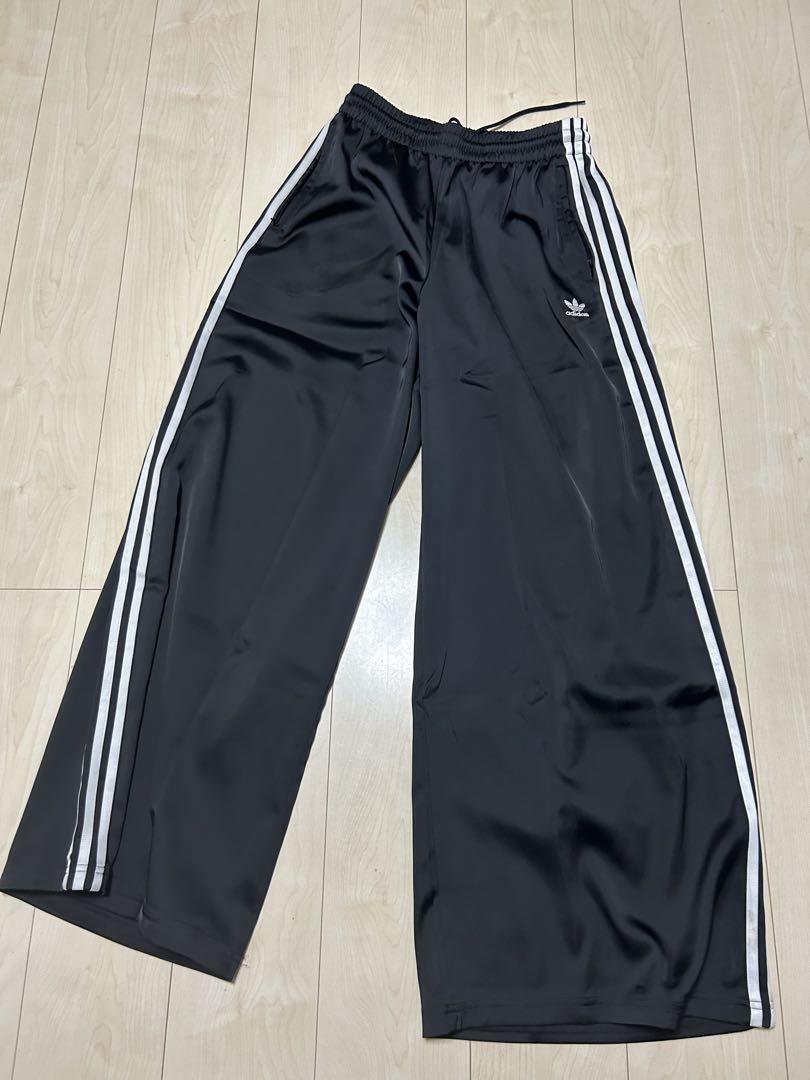 adidas サテンワイドレッグパンツ IU2520