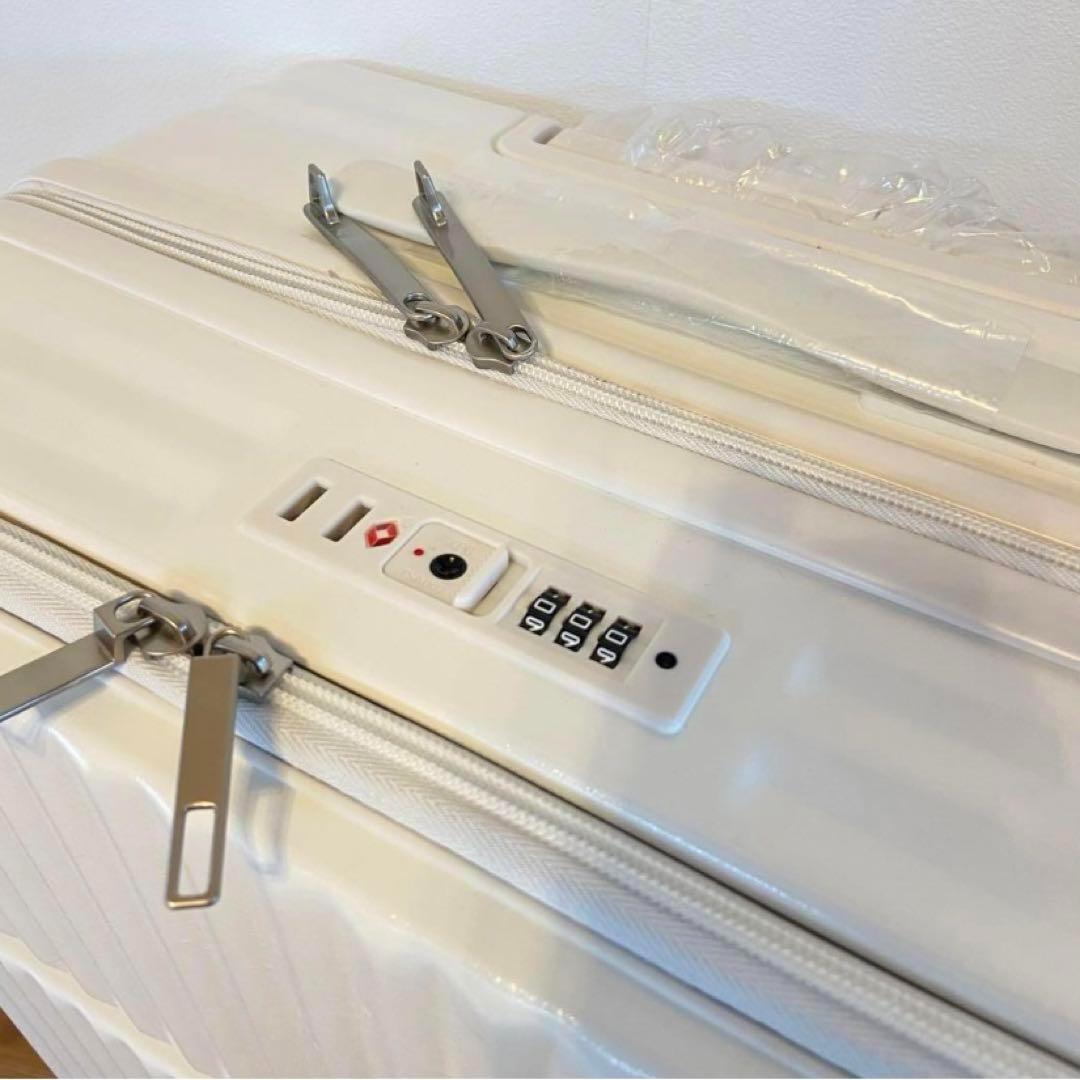 Mサイズ機内持込　スーツケース　キャリーケース　軽量なのに頑強！ホワイト　多機能