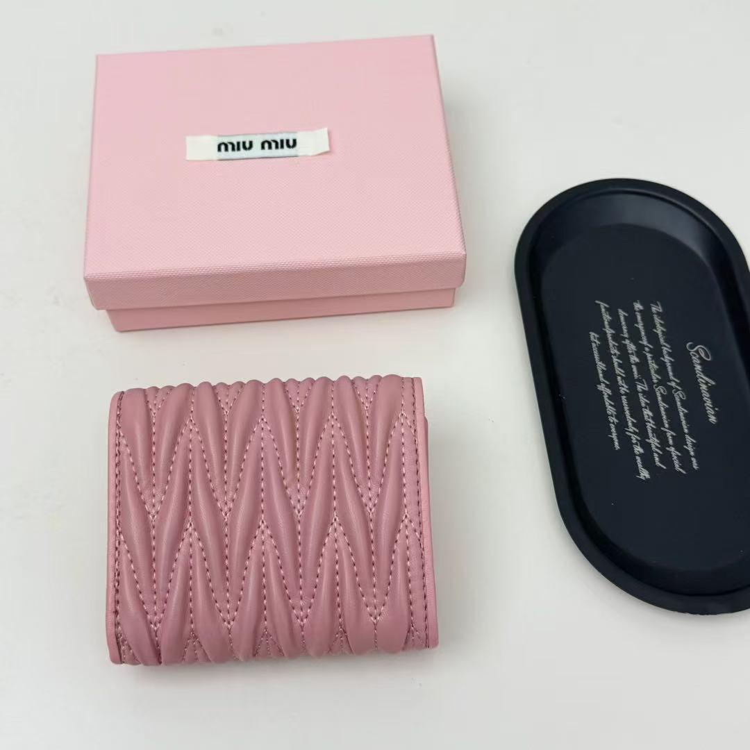 正規品 MIU MIU ブラック 三つ折り財布 - メルカリ 正規品 MIU MIU ブラック 三つ折り財布 - メルカリ