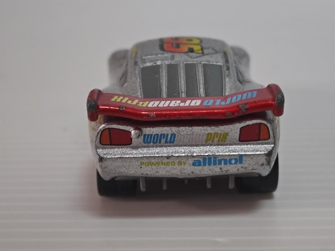 トミカ　カーズ　４台　まとめ売り
