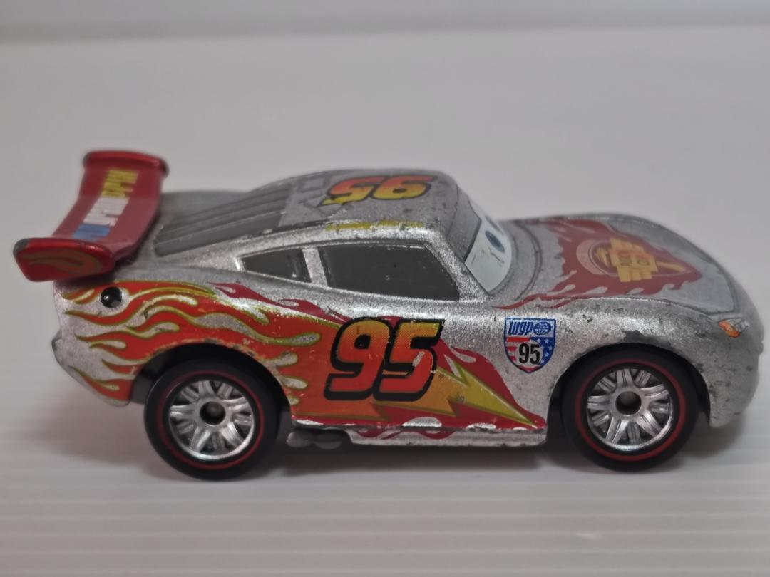 トミカ　カーズ　４台　まとめ売り