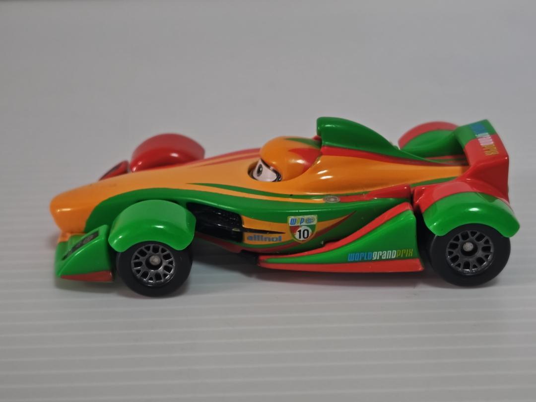 トミカ　カーズ　４台　まとめ売り