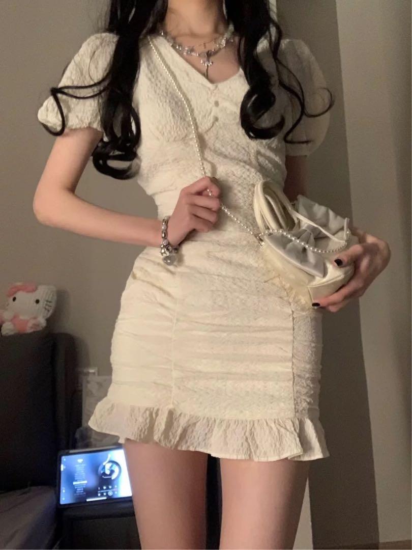 春夏にぴったり！花柄ミニワンピース デートにも最適 お出かけに◎