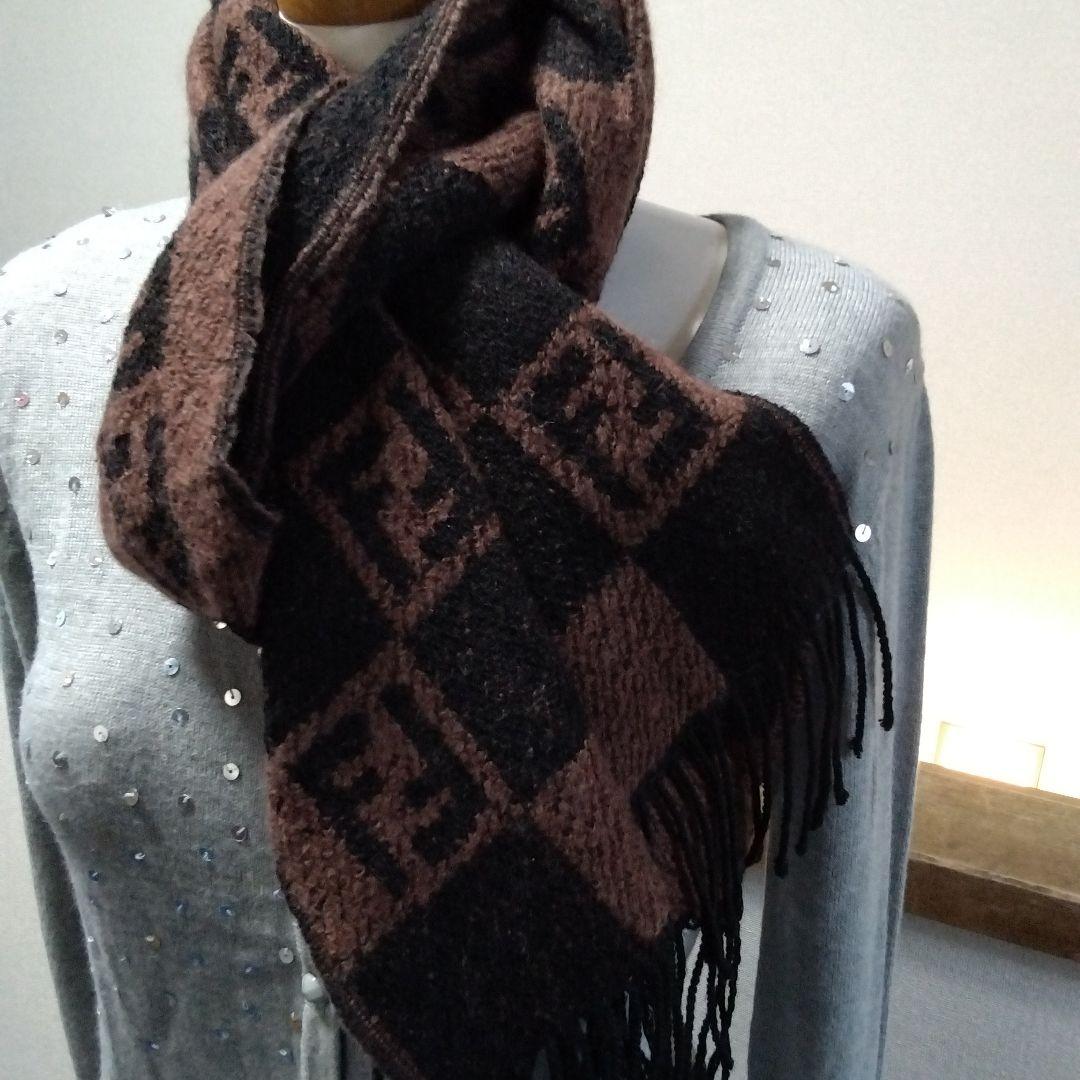 ヴィンテージ　FENDI　ロゴ入りマフラー