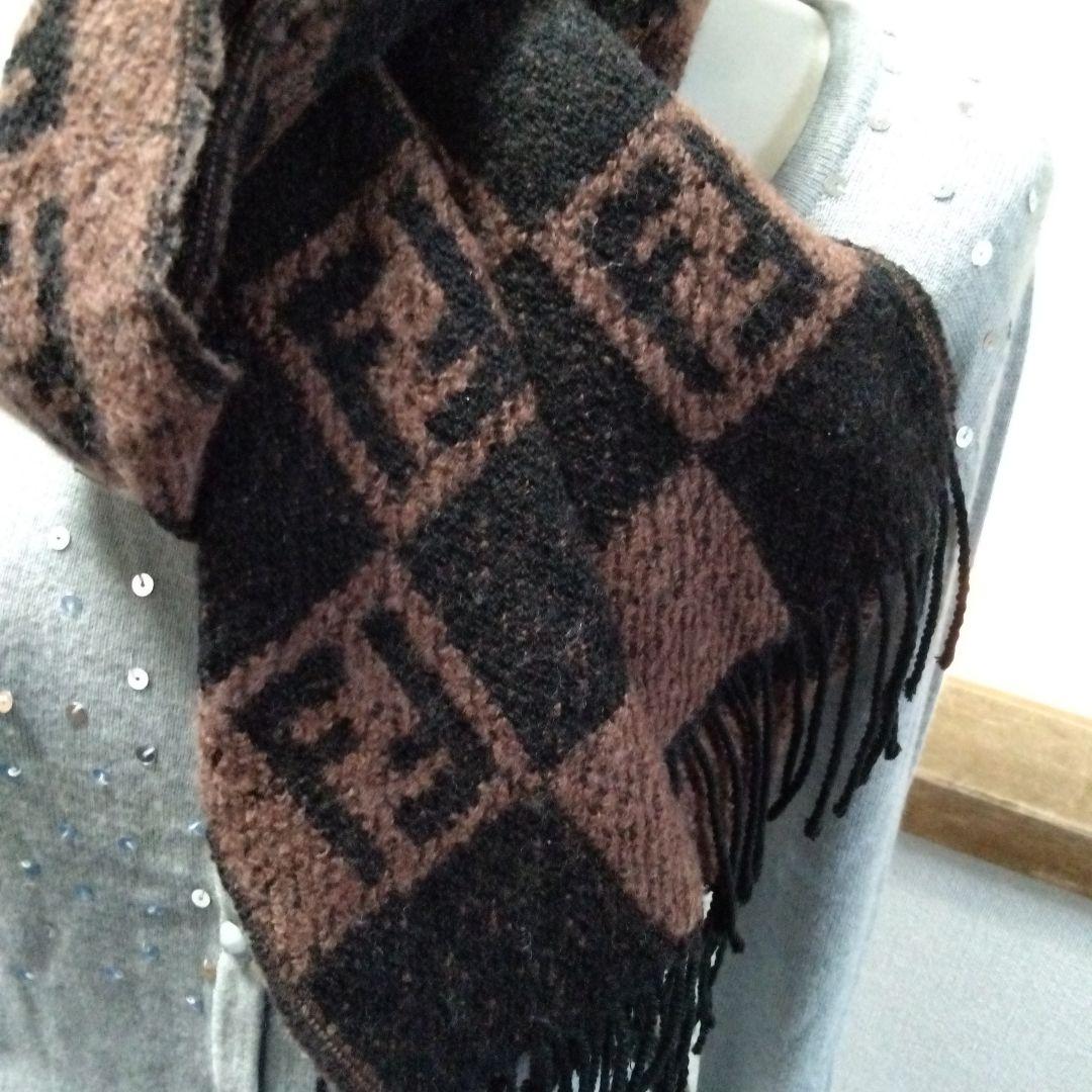 ヴィンテージ　FENDI　ロゴ入りマフラー