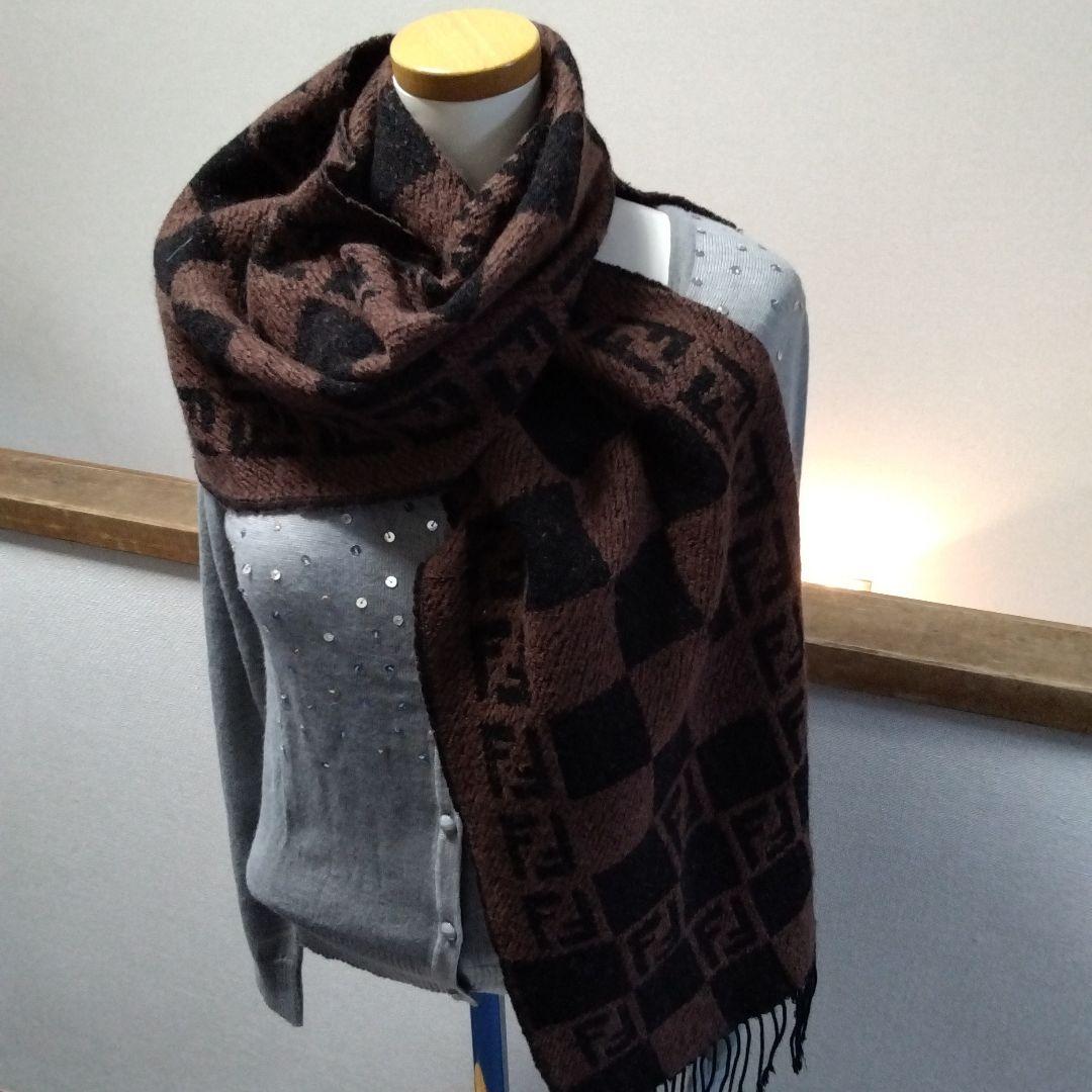 ヴィンテージ　FENDI　ロゴ入りマフラー