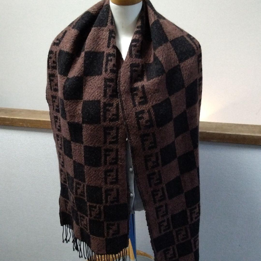 ヴィンテージ　FENDI　ロゴ入りマフラー