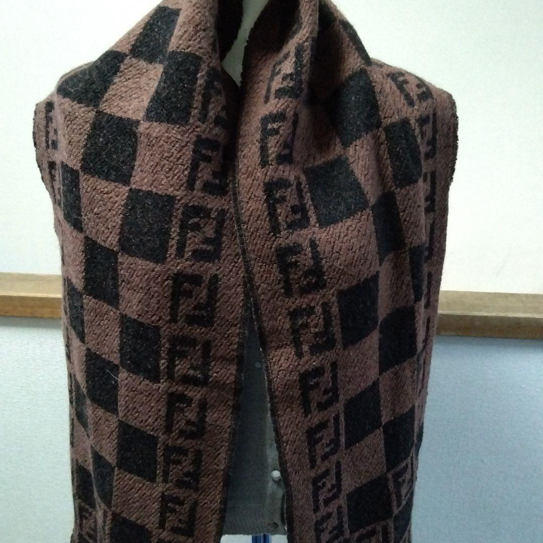 ヴィンテージ　FENDI　ロゴ入りマフラー