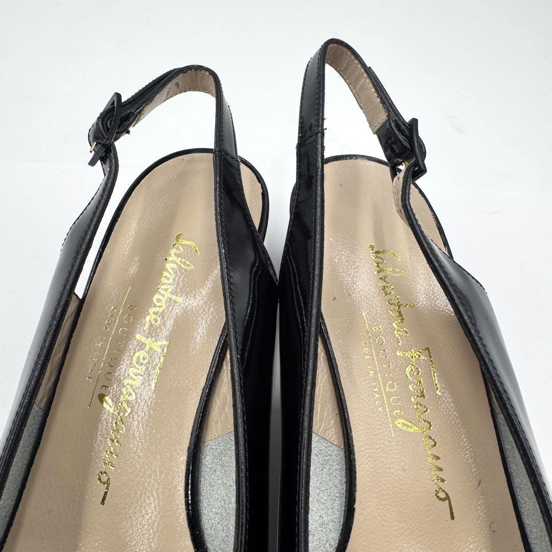 【極美品】Ferragamo ３連ヴァラ パンプス エナメル ブラック 24cm