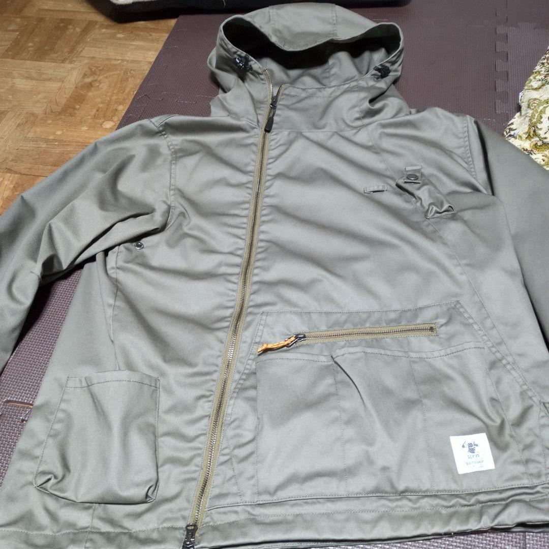 grn ジャンパー　ジャケット　未使用に近い