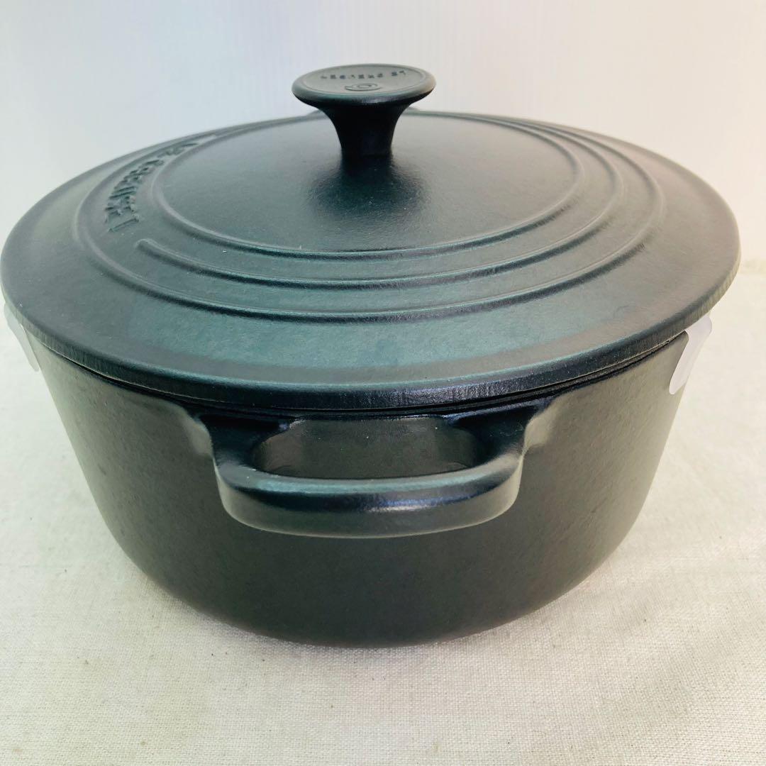 美品 ルクルーゼ ココットロンド 22cm ブラックマットホーロー