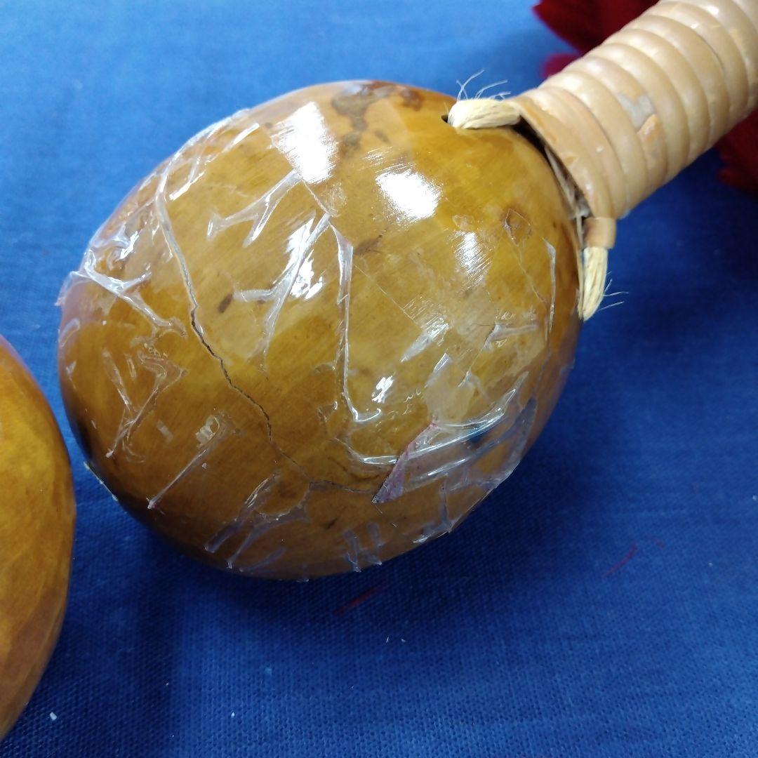 羽毛装飾の民族楽器 羽毛装飾の民族楽器