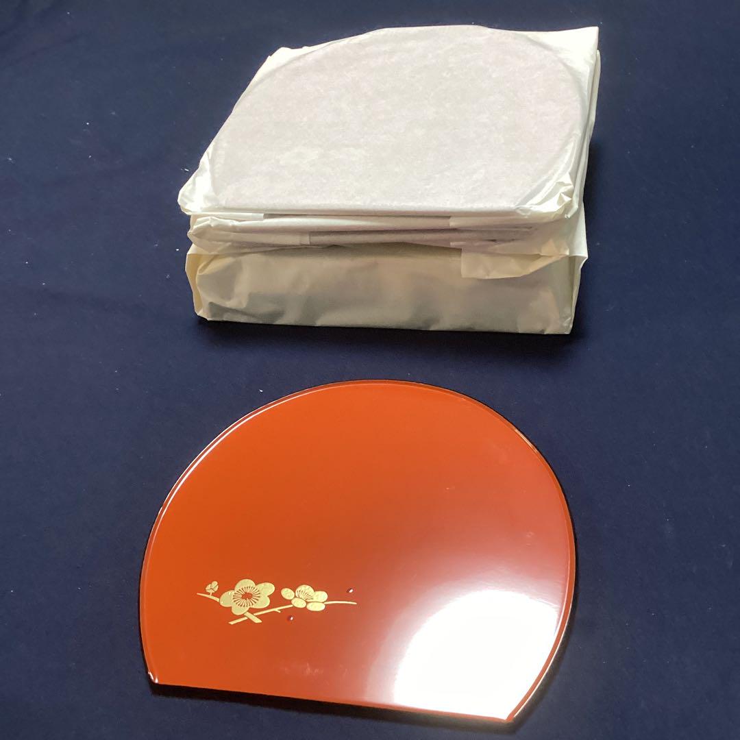 木製朱塗蓋裏黒塗半月銘々皿10客　新品未使用　　梅蒔絵　　デザート皿