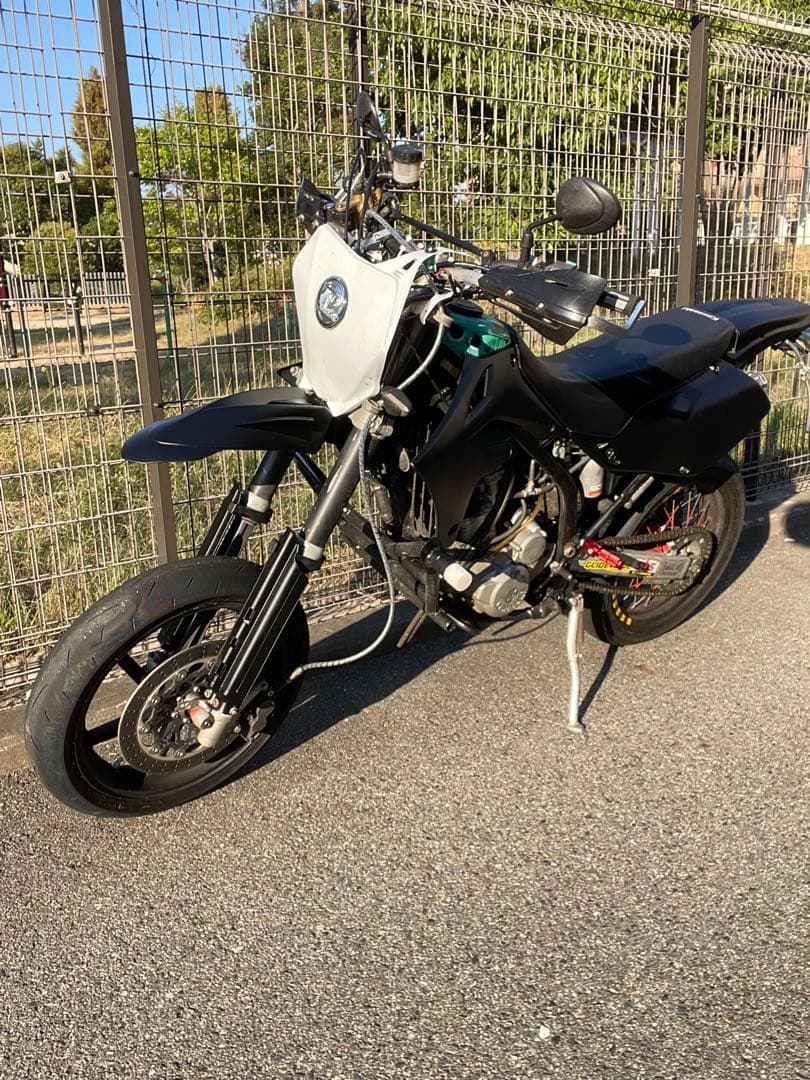 Dトラッカー250 モタード　スタント仕様ブレーキ強化サスペンション強化済み